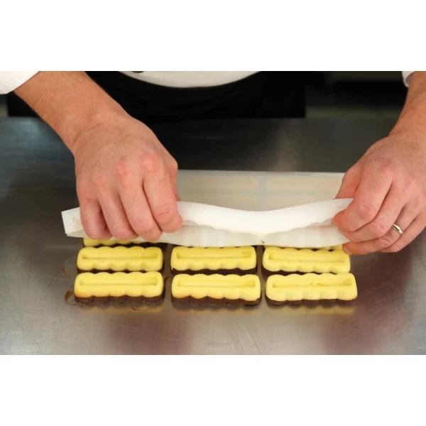 Moule Silicone Barre Ondulée Snack 9 X 3 Cm X H 1,9 Cm (x15) Pavoni pas cher en ligne 5
